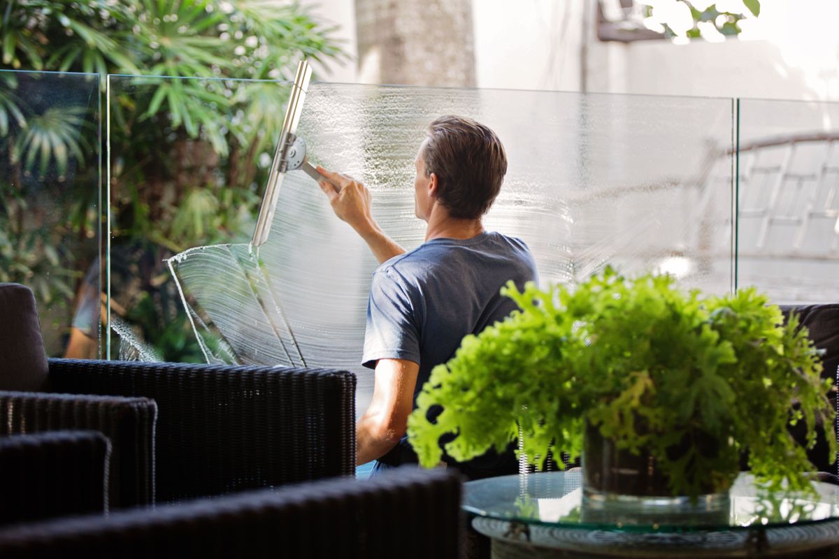 Window & Glass Cleaning